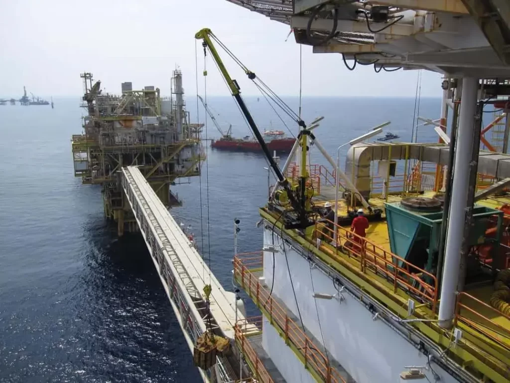 Offshore HVAC installation using Thunder Crane equipment on industrial oil platform with lifting operations