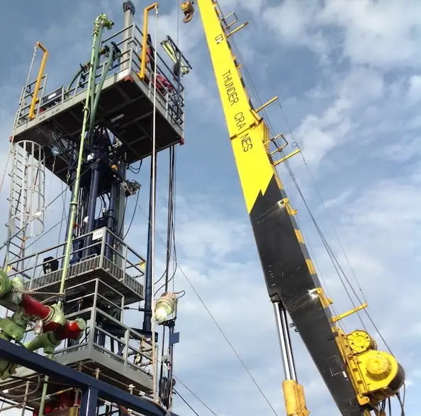 Thunder Crane rigless plug abandonment operation with yellow lifting equipment on offshore drilling platform