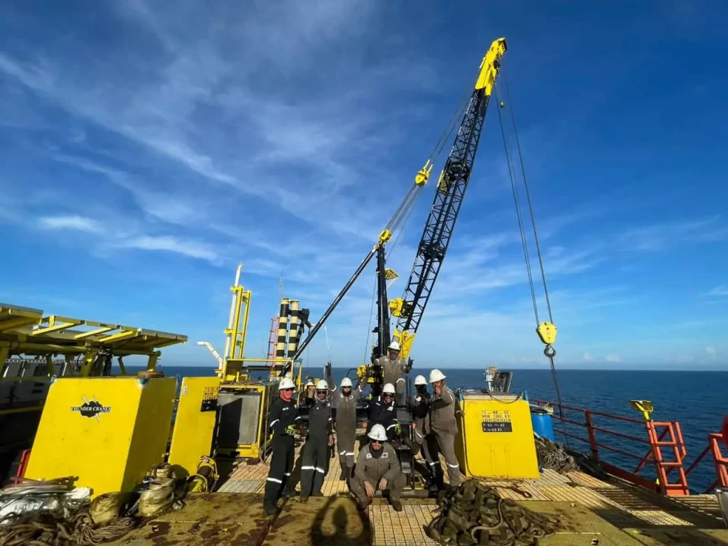 Offshore Lifting Solution Thunder Crane TC15 equipment with offshore workers in hard hats on Semarang G platform project operation 2023