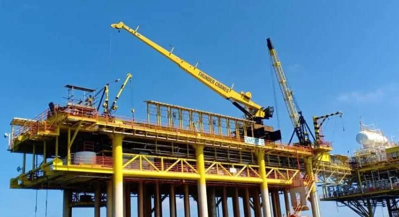 Self-Lifting-Cranes-Offshore-Thunder Crane