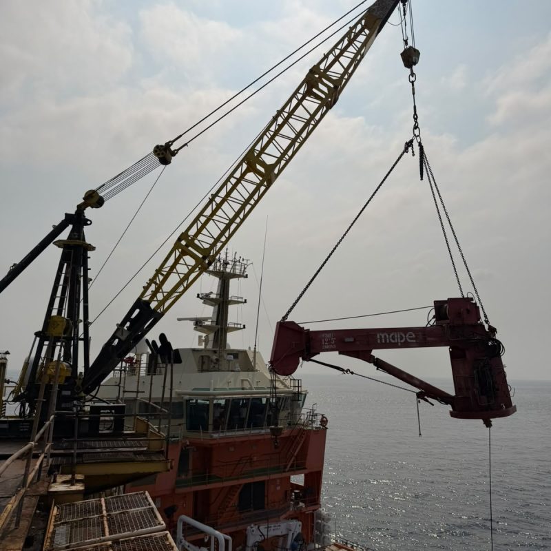 Offshore Platform Crane Changeout